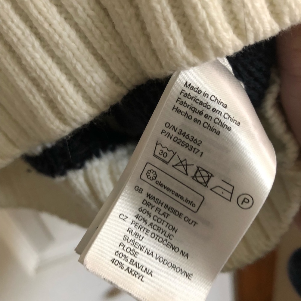 H&M White Sweater with Navy Crab Motif - Picture 7 of 7